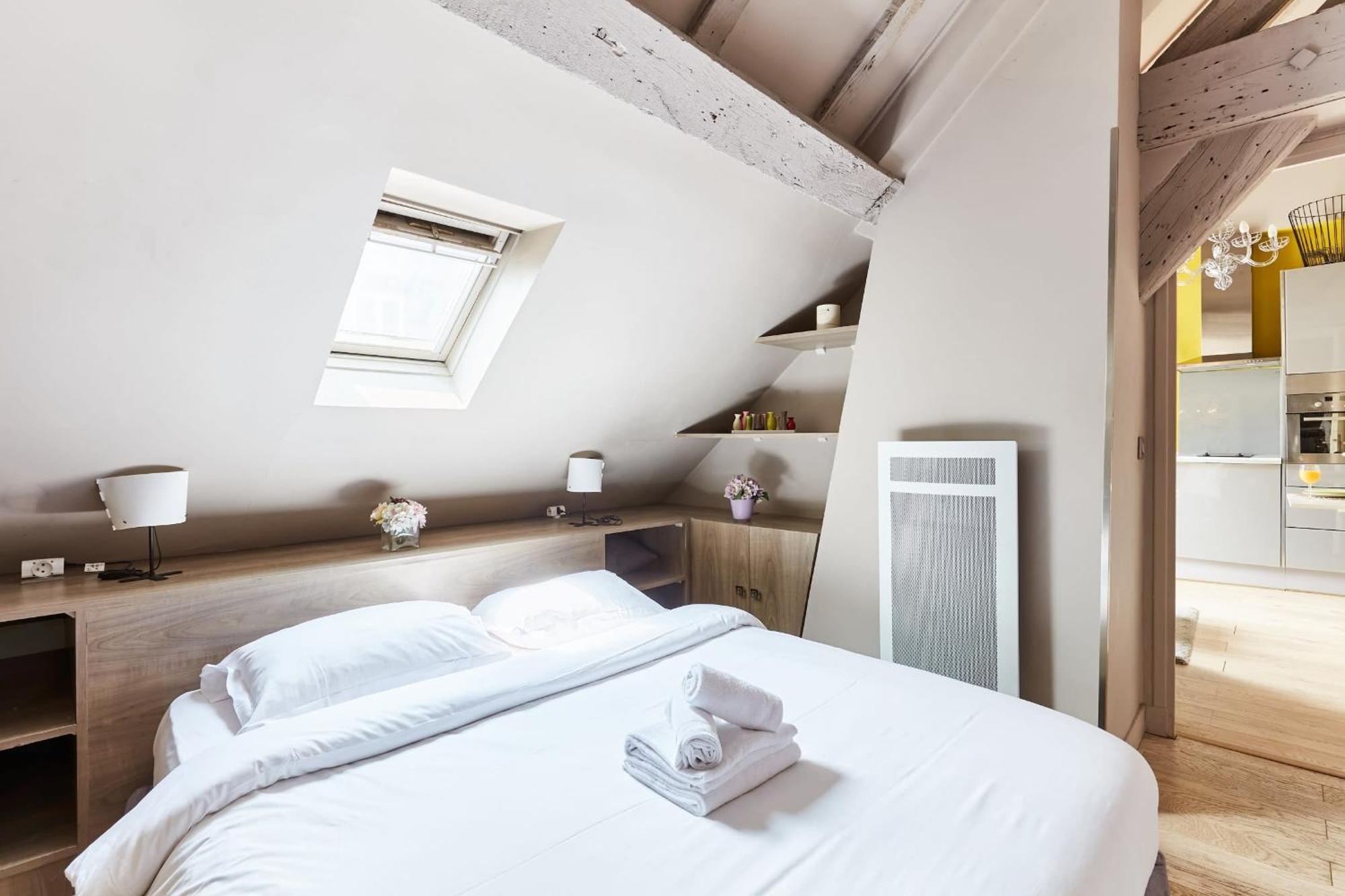 Place Des Vosges - 1Br With Balcony - Cityapartmentstay Paris Exterior photo